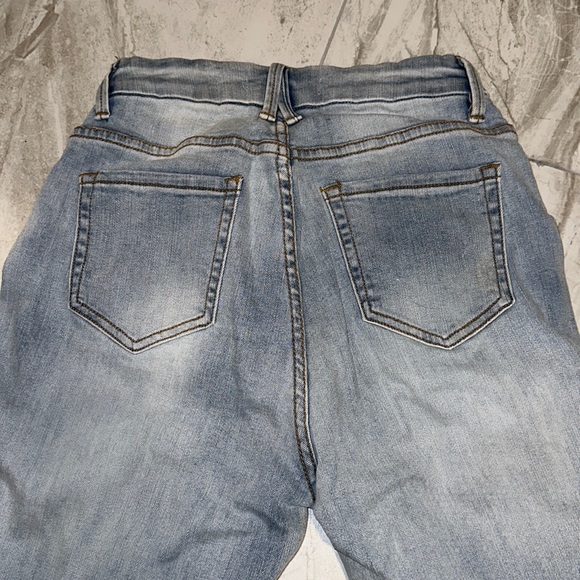 Distressed jeans - Picture 3 of 4
